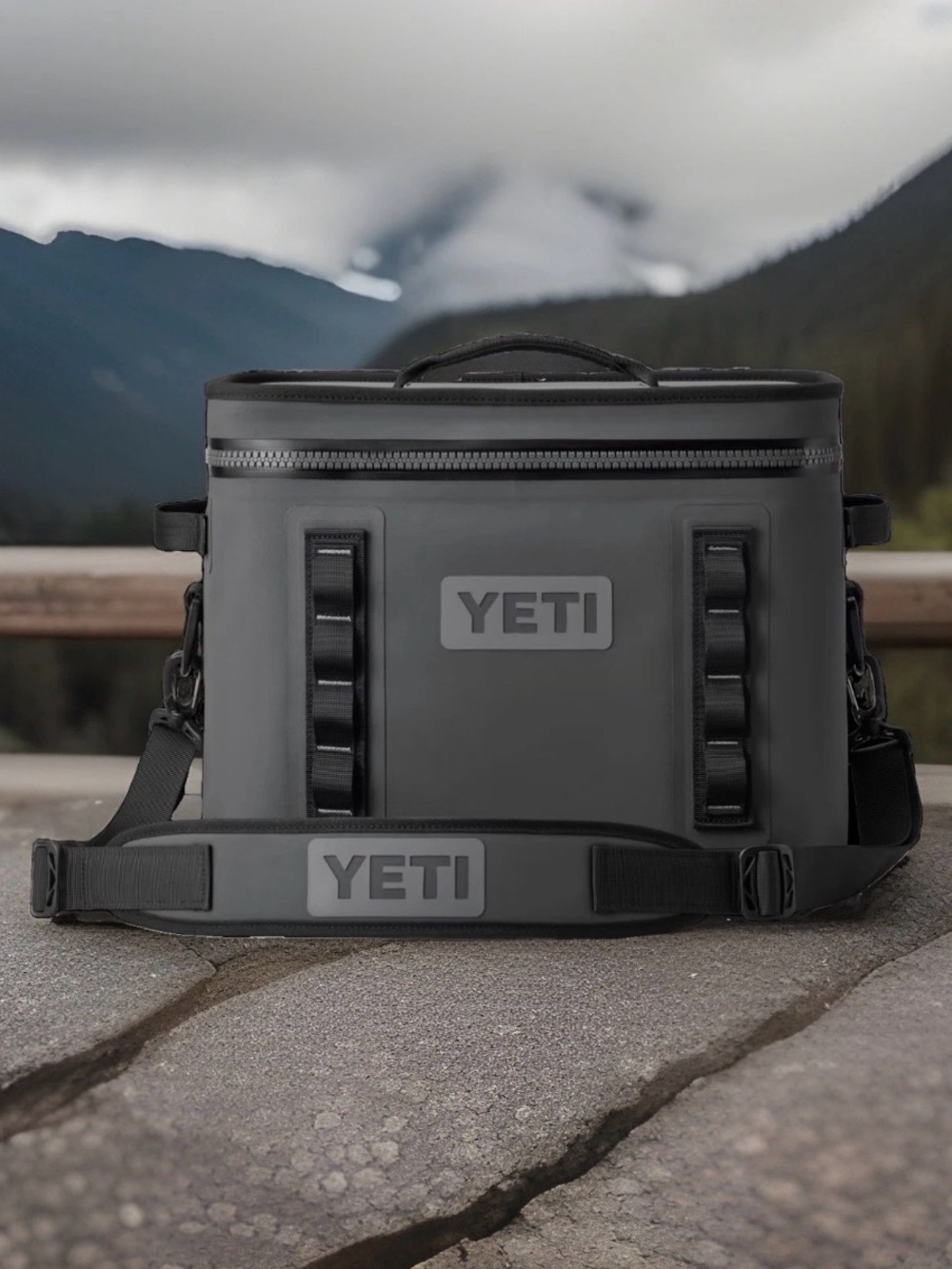 Yeti Hopper Flip 18 Charcoal Portable Soft Cooler Brand new